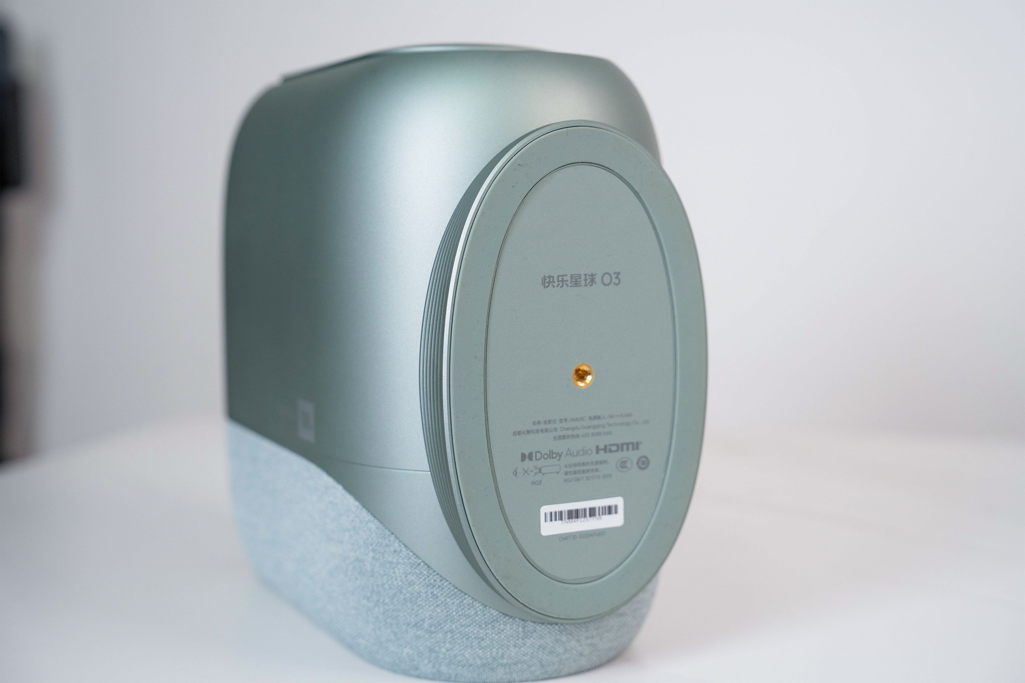 快乐星球对比极米投影仪,极米快乐星球