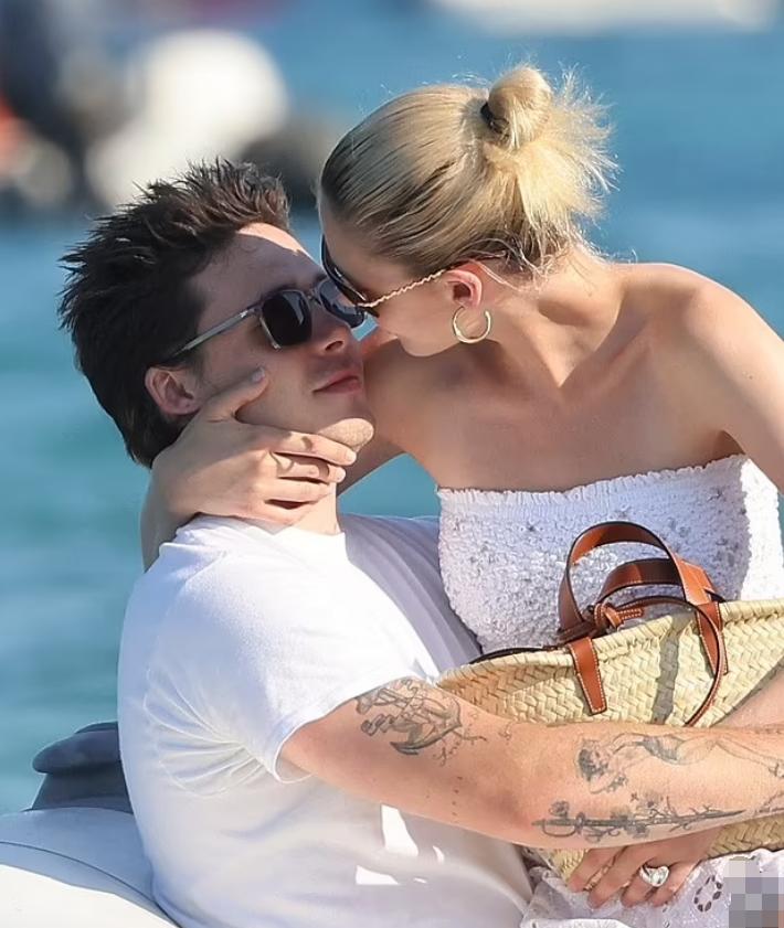 贝嫂承认与儿媳冷战不和,贝嫂跟婆婆闹翻事件视频