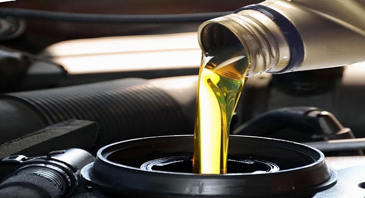 一桶原油提炼多少成品92号汽油,一吨原油能提炼多少柴油和汽油