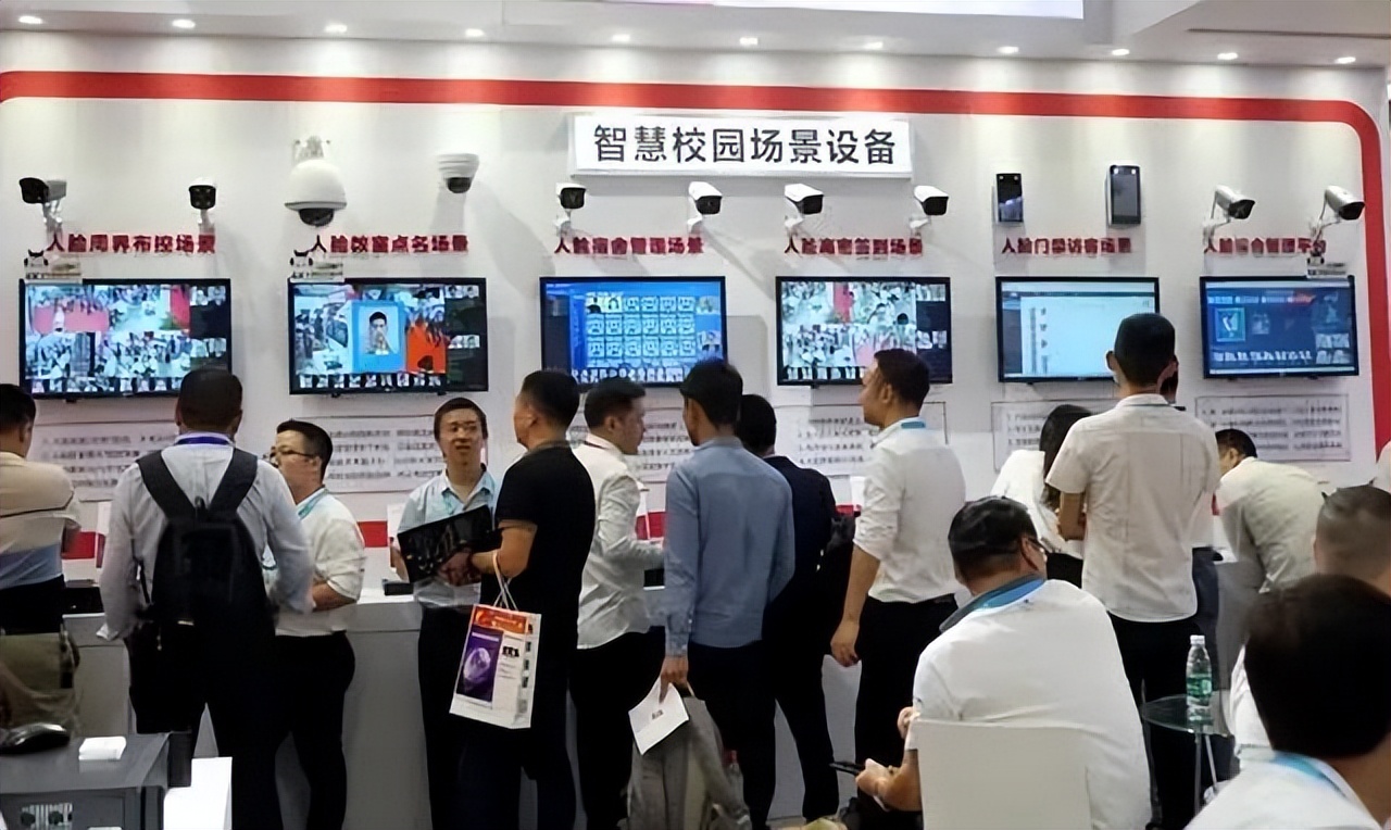 智慧校园建设浪潮袭来,国荣电子学生证助力学校安全保障