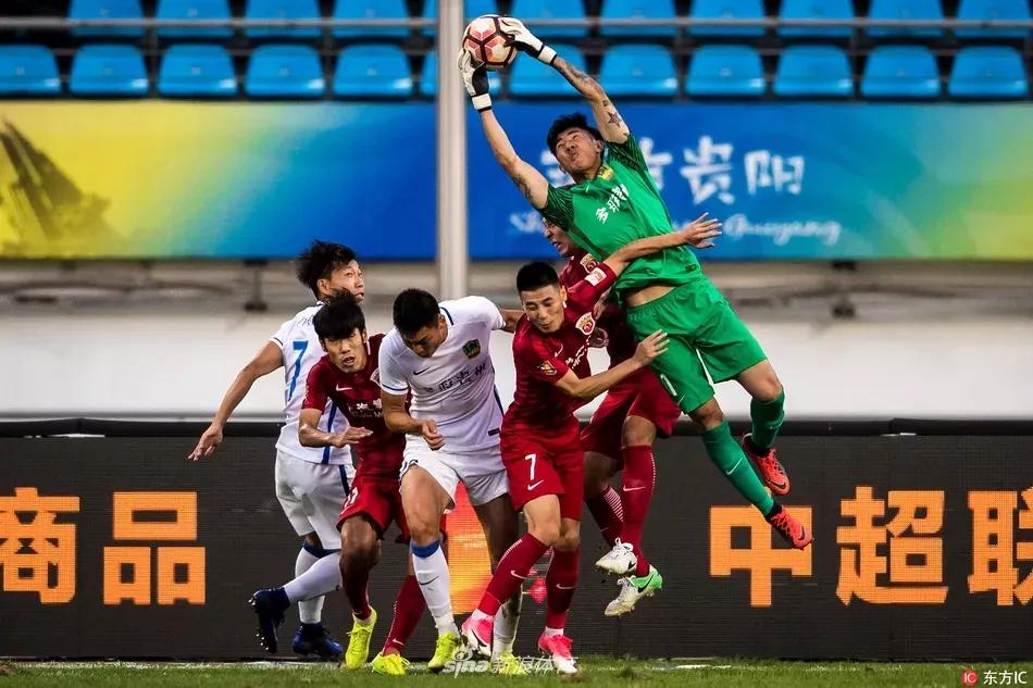 业余队穷小子漂洋过海追逐足球梦，伯乐只会赏识奋发向上的千里马