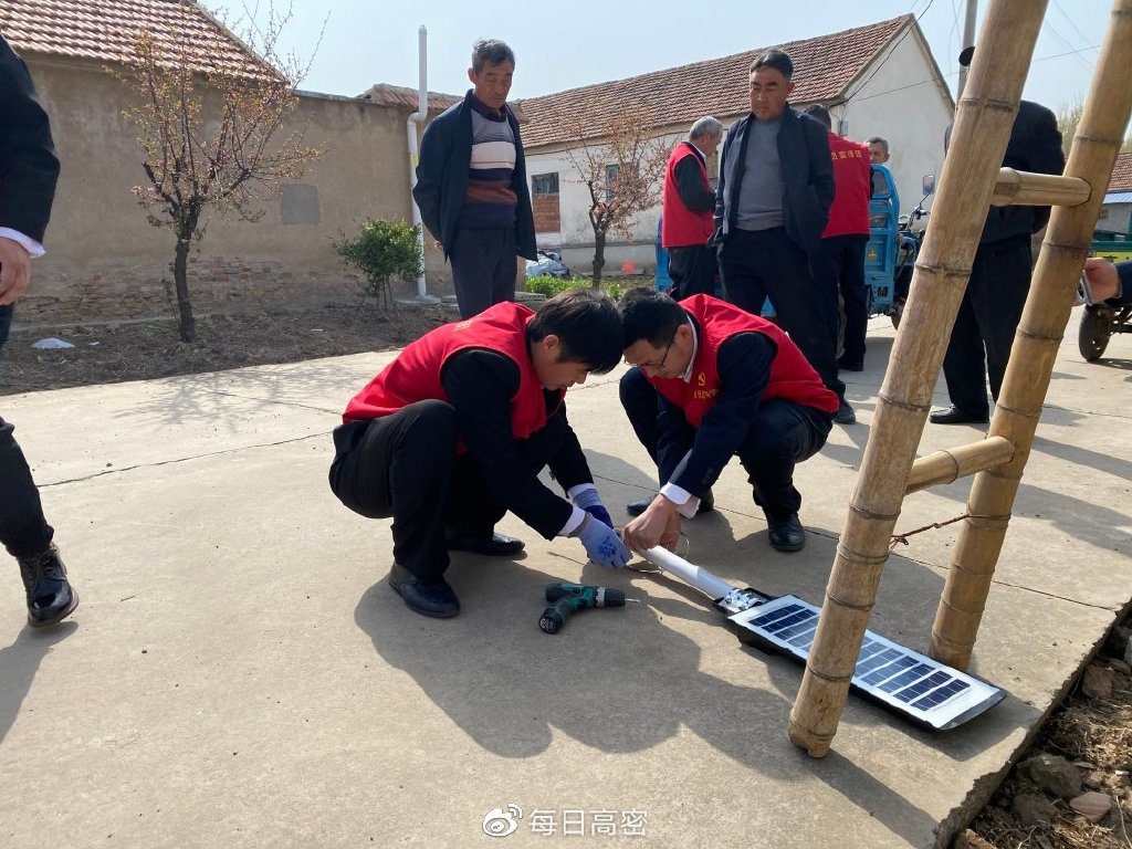 高密市井沟镇：太阳能路灯点亮村民“幸福路”