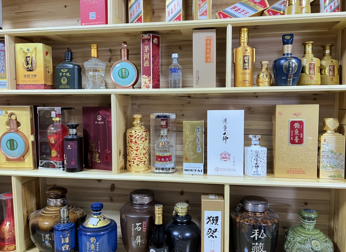 同样是酒茅台为什么这么贵,烟酒店和超市的酒有区别吗