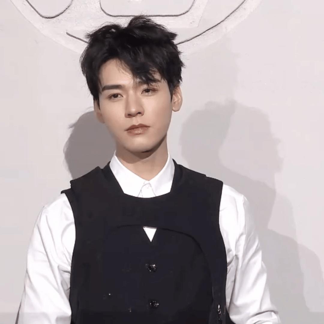 lv香港大秀龚俊衣服,看lv大秀