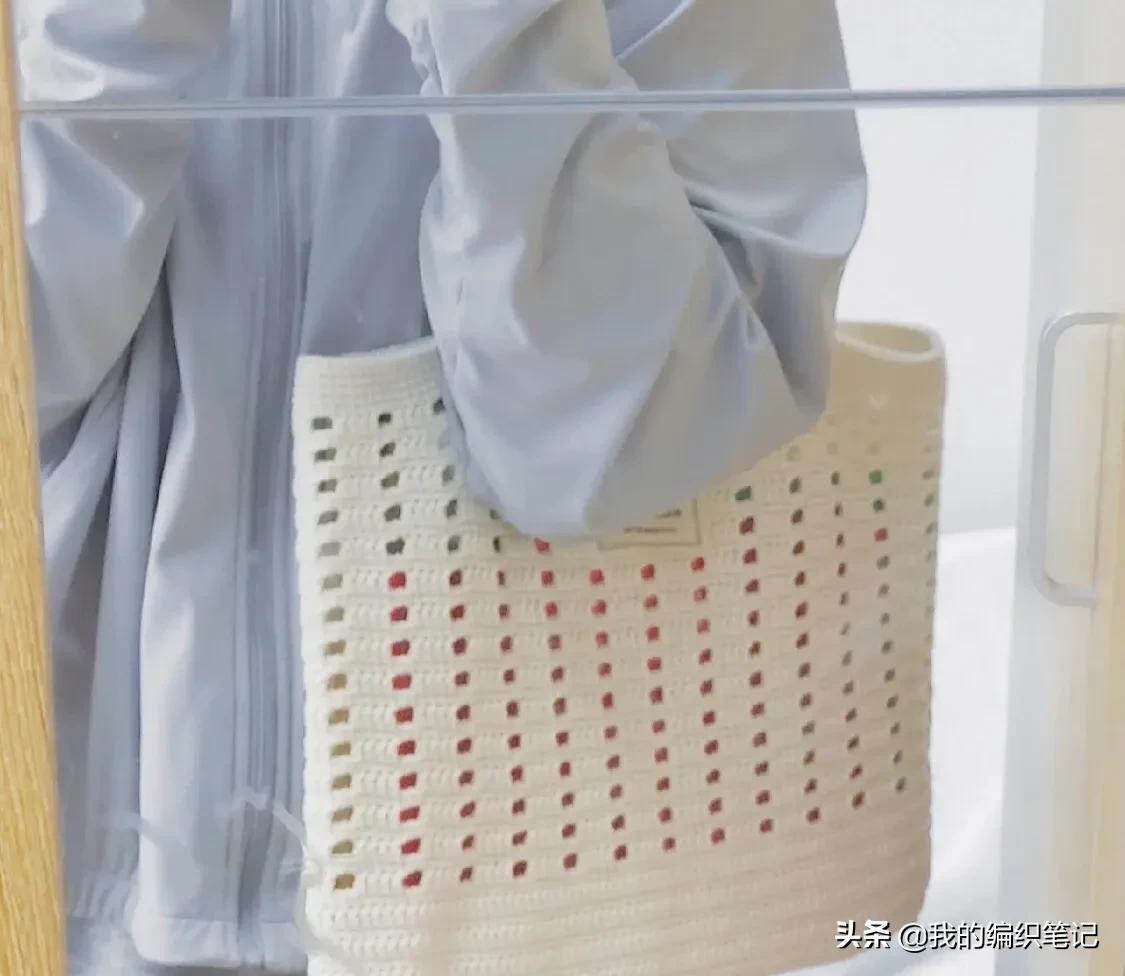 简约时尚单肩包出差穿搭,百搭质感包包华夫格