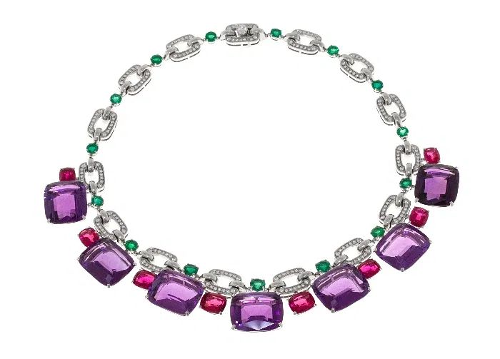 苏富比上拍戴妃紫水晶项链坠，竟然被卡戴珊抢到？她真的赚到了吗？