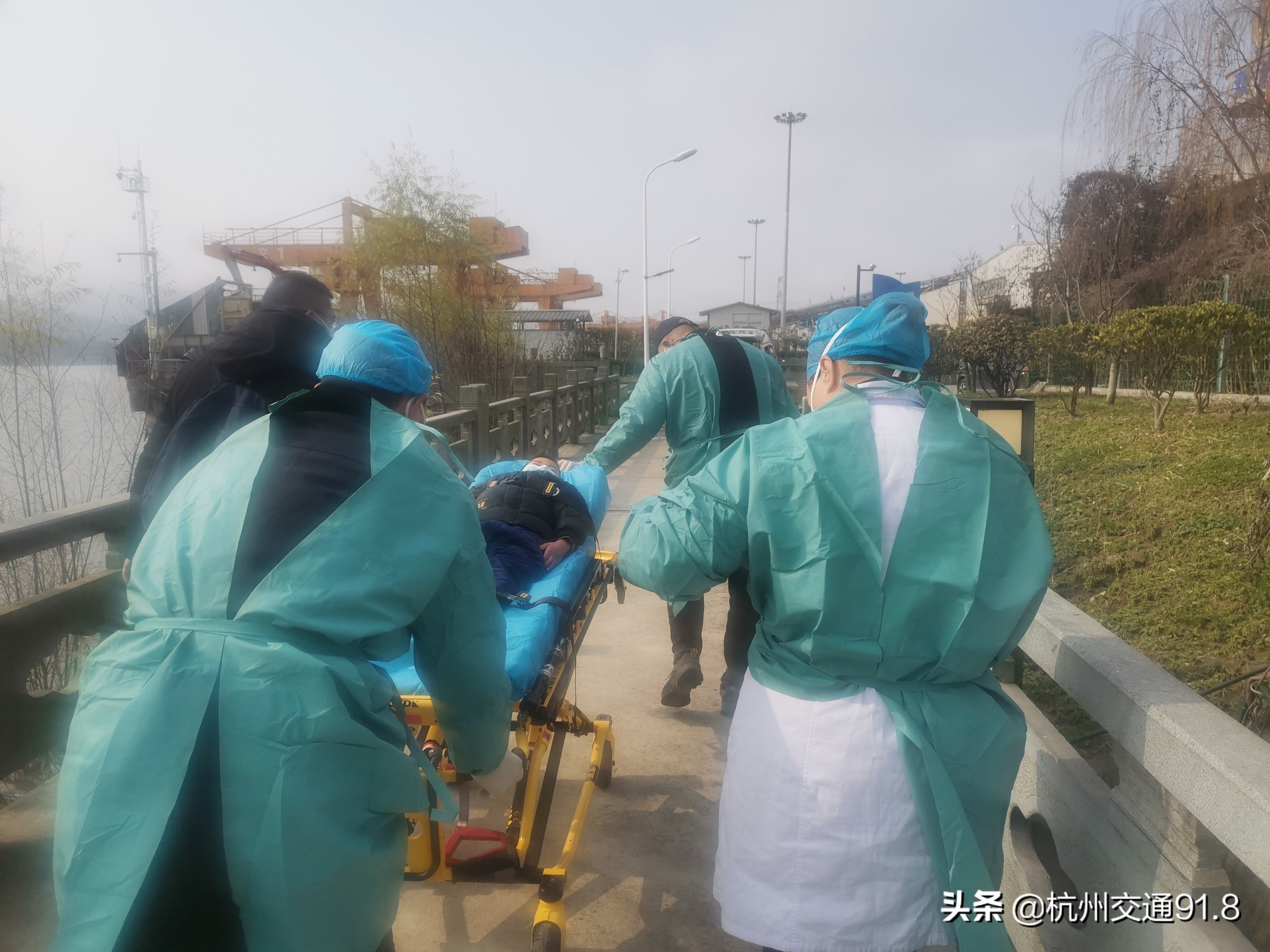 江心岛上儿童腹泻虚脱港航水警卫健联合救护