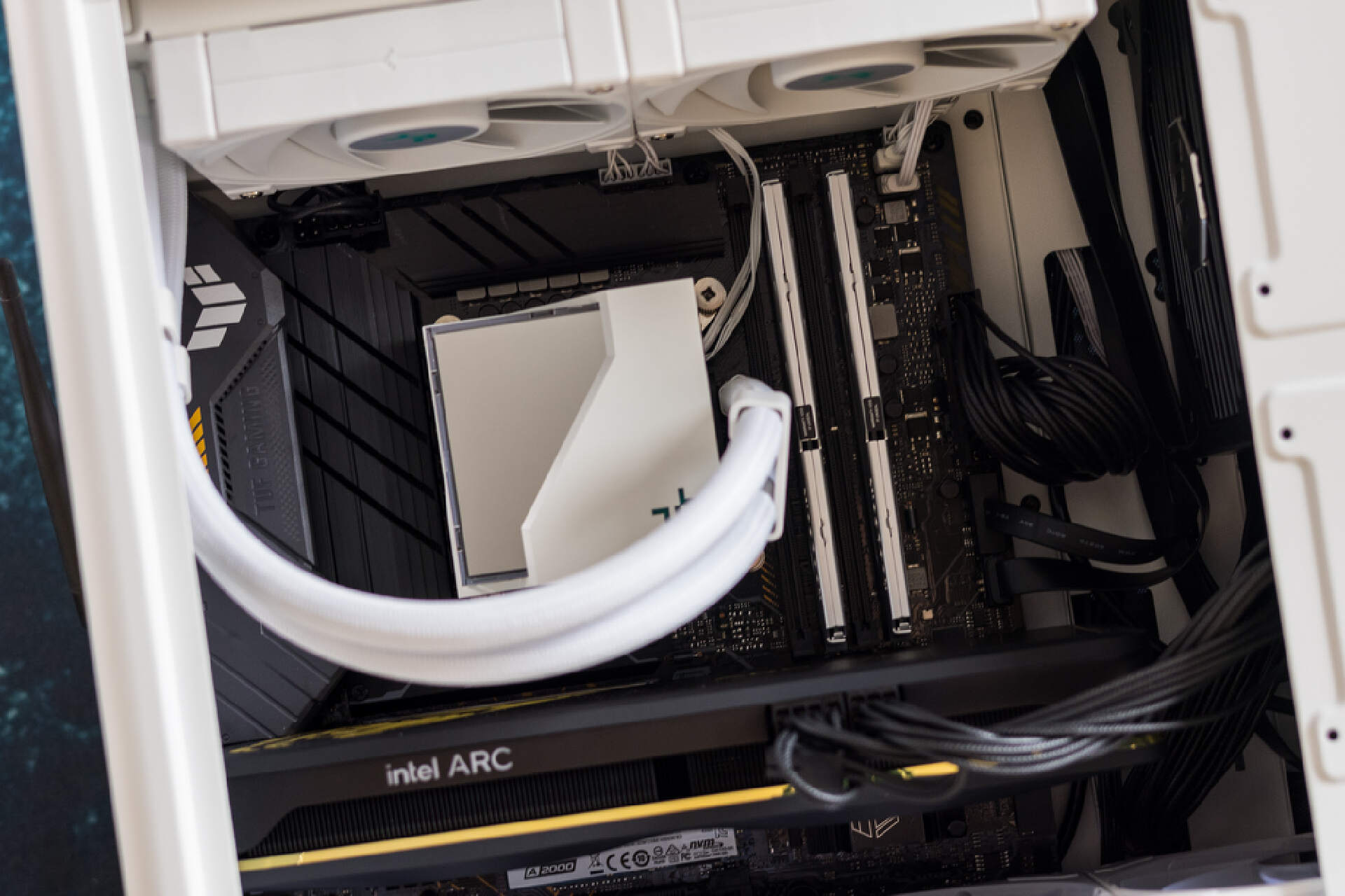 matx机箱和itx机箱对比,itx主机和matx主机哪个好