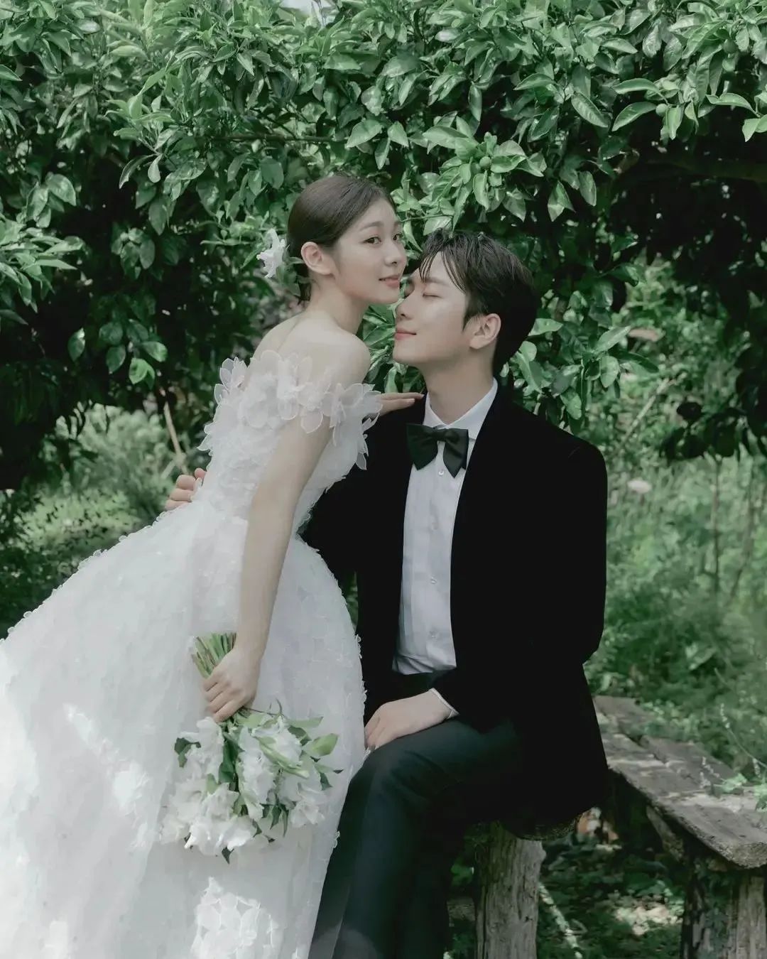 32岁韩国一姐下嫁小5岁爱豆！仙女造型惊艳网友：我的青春嫁人了