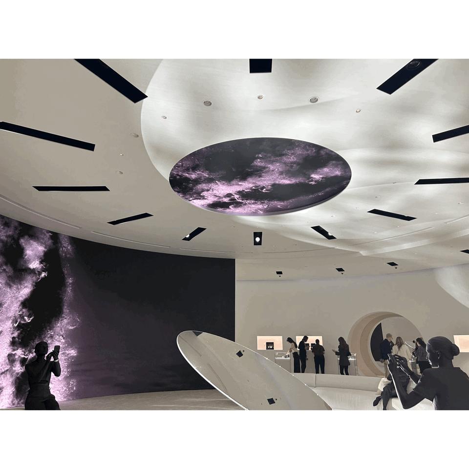 与香奈儿号宇宙飞船一起星际穿越