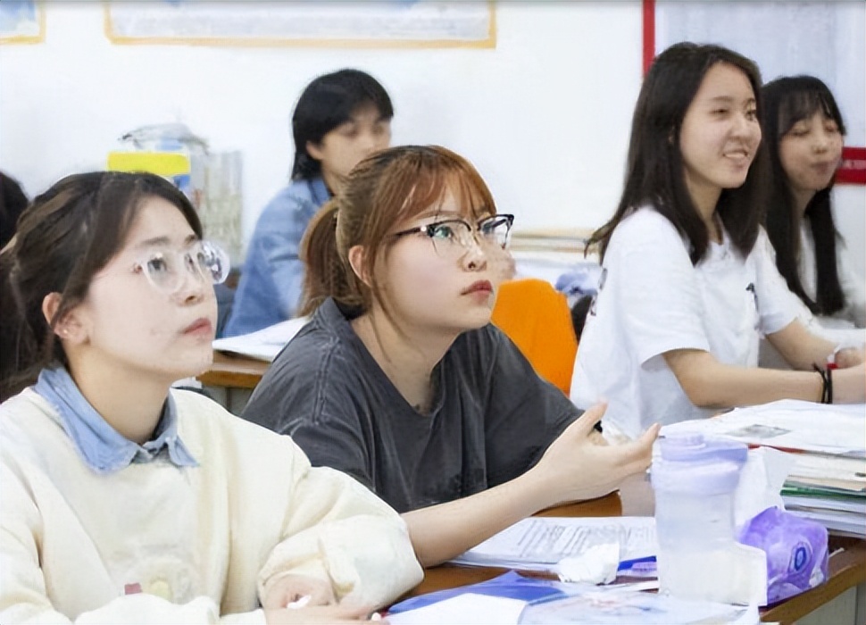 中国高级技工缺2200多万，本科生毕业没工作，技校招生却无人问津