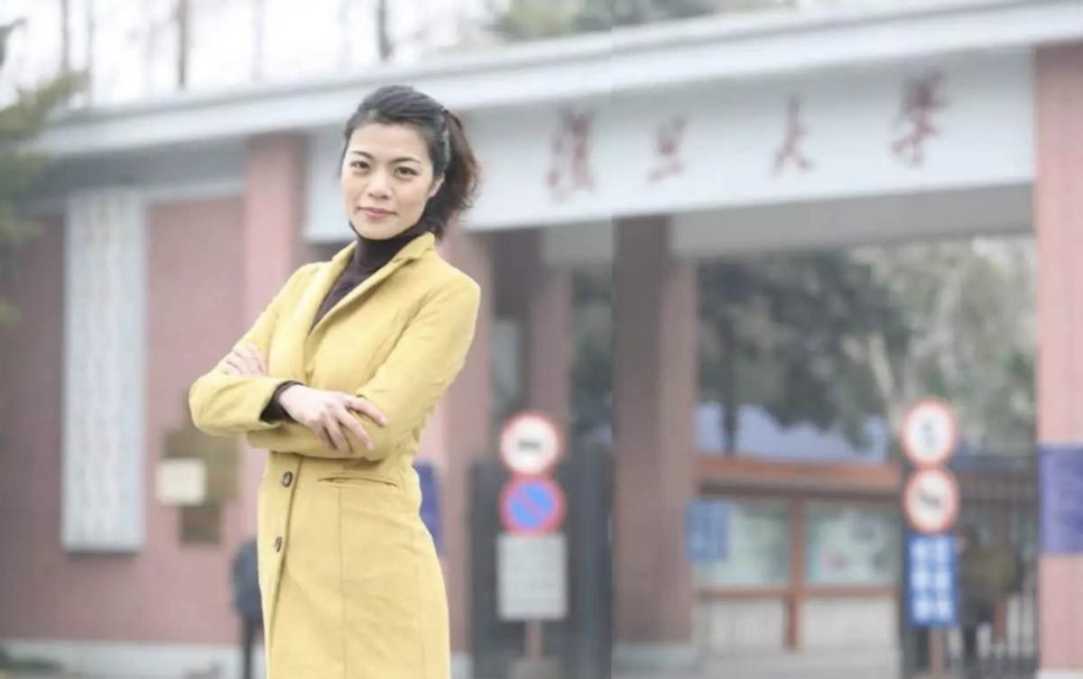 复旦网红教授陈果是如何走下神坛,复旦女神陈果为何跌落神坛