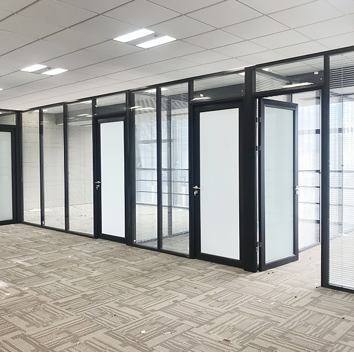 办公室玻璃隔断多少钱一平,办公室玻璃隔断厂家价格表