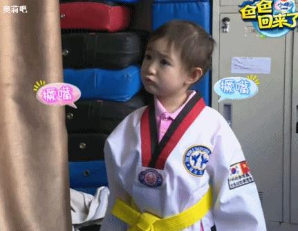 “只讲英文”李安琪：嫁*小鹏李**13年，从不说中文，哪来的优越感？