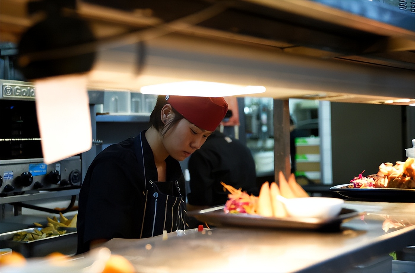 中国入境隔离时间暴减,改成7+3,全面放宽,回国容易了