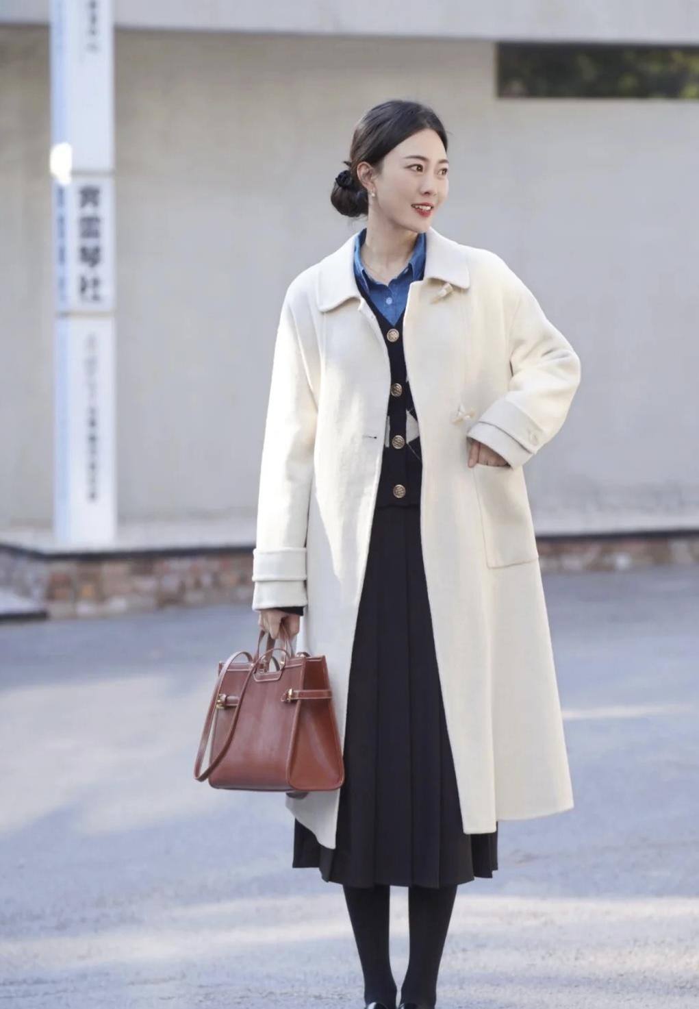 气质时髦女神就靠冬日温暖针织衫,有品位女人衣服