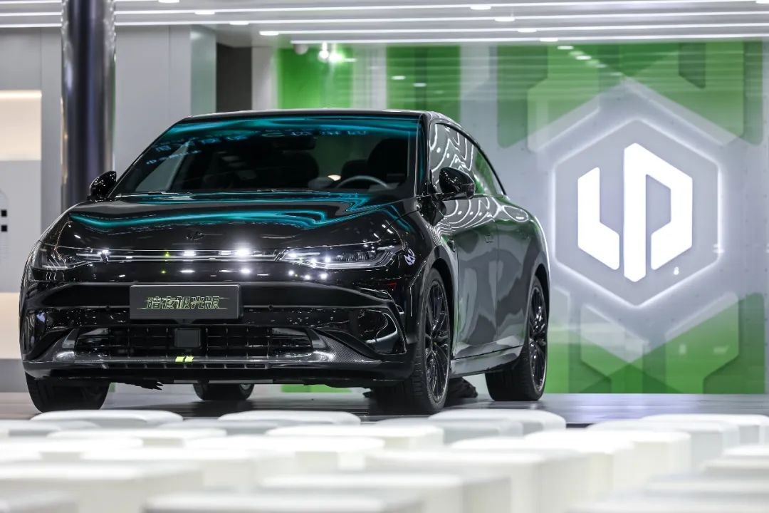 为什么零跑c01不如c11卖得好,零跑c01高性能暗夜极光版