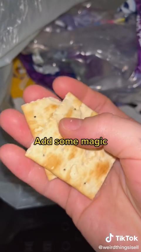 美国女子网售重口垃圾：灰尘脏水，指甲舌苔，真有人高价买？