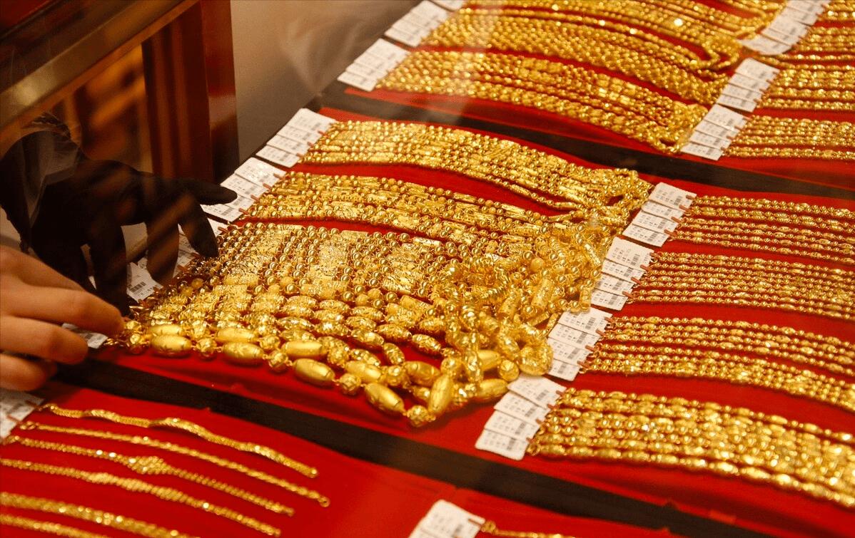 街上开了很多黄金店怎么赚钱的啊,开个黄金饰品店怎么样