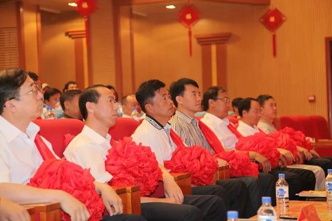 过年为什么要穿红色,过年为什么不能穿红衣服