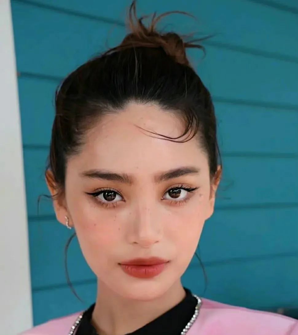 关之琳将拍卖私藏珠宝做慈善,关之琳拍卖51件私人珠宝真假