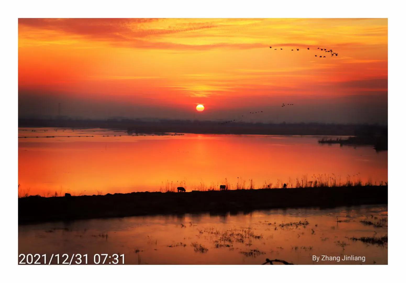 三伏天嘴唇干裂怎么回事,冬天空气干燥导致嘴唇干裂的原因