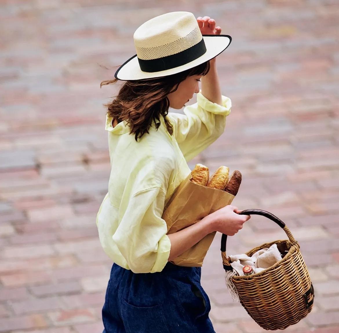 适合偏黑肤色的穿搭颜色,肤色偏黑适合什么穿搭