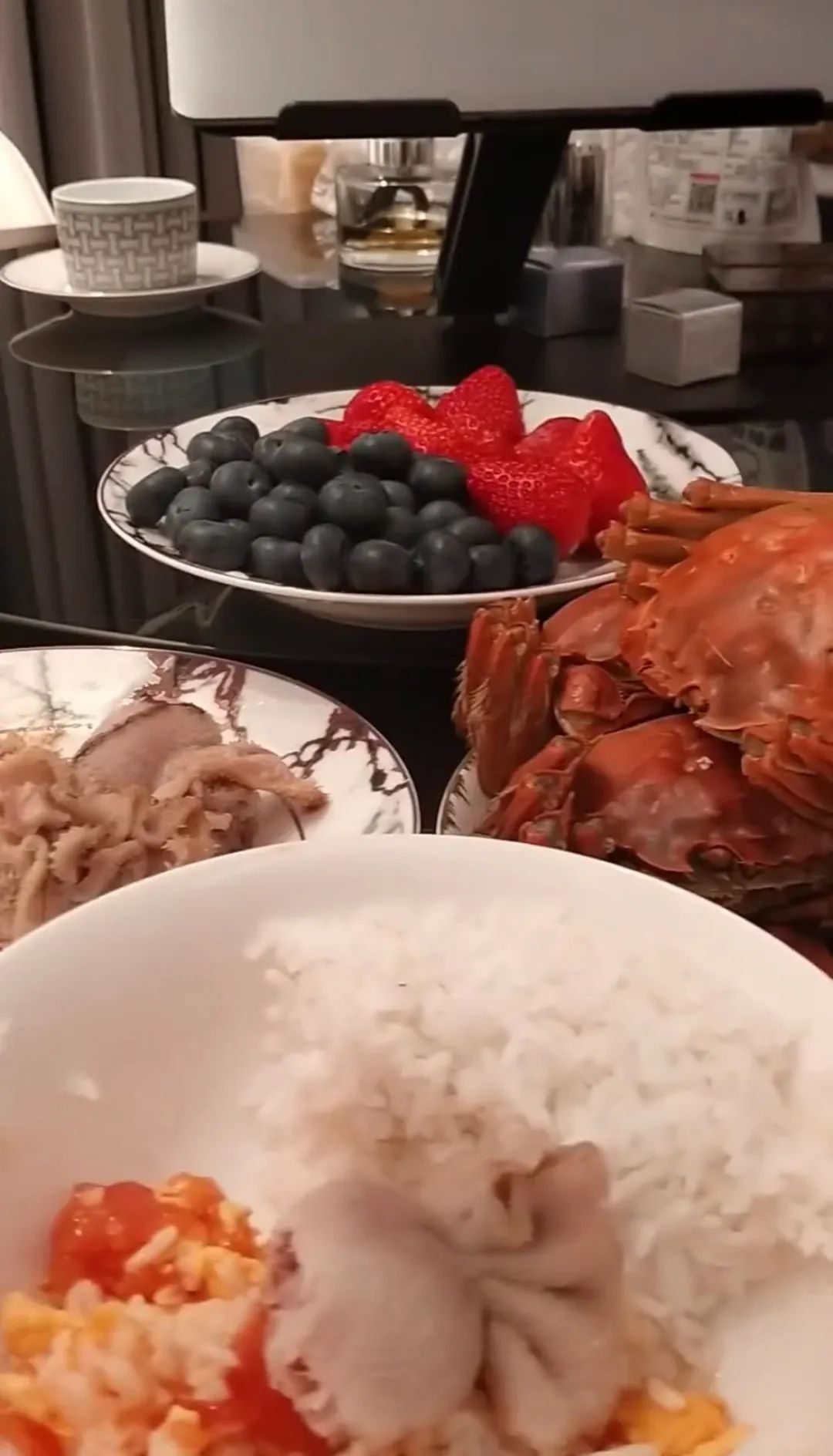 深圳保姆揭露富豪奢侈生活：“有钱人，和你想的不一样”