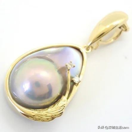 马贝珠珍珠,英国女王绿松石胸针