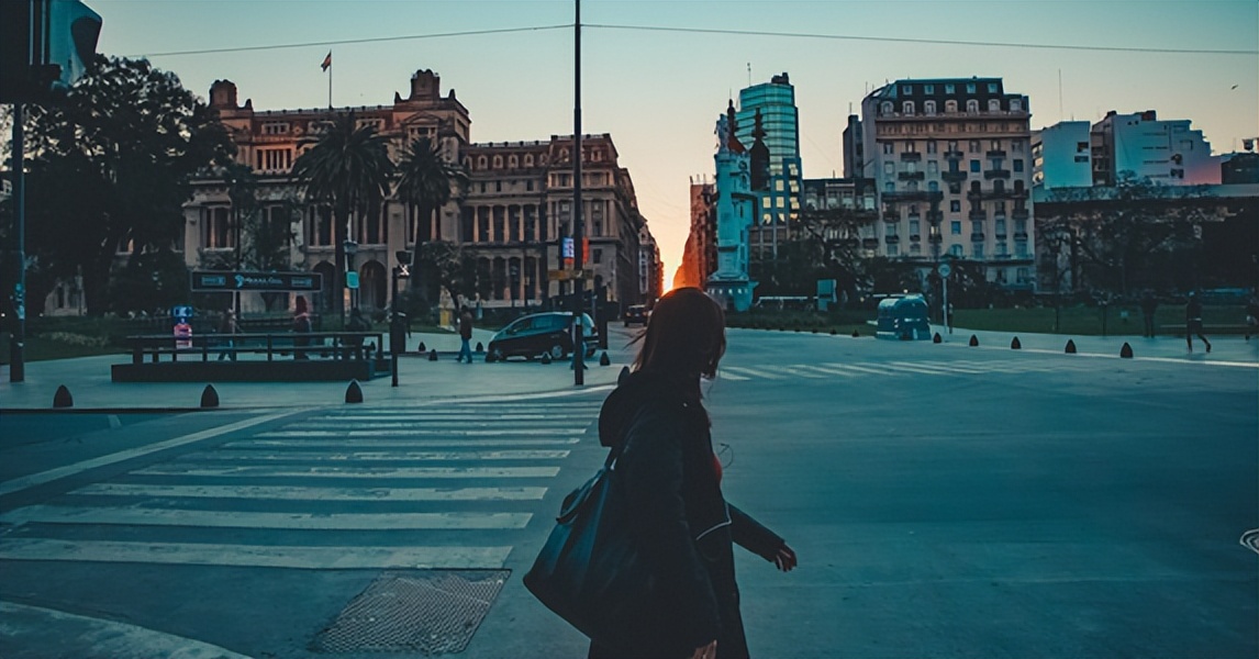 故事：意外看了男友微信小号后，我不顾三年感情，态度强硬要分手