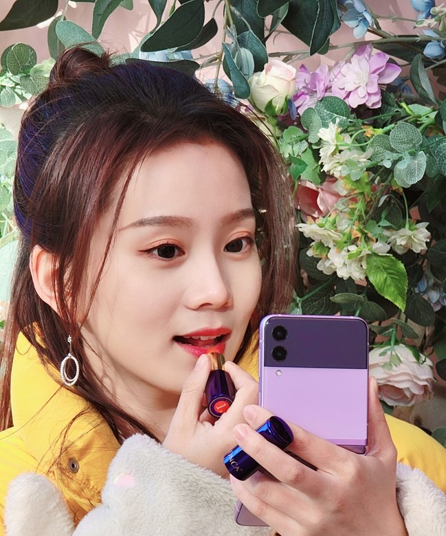 三星折叠屏值得购买不,三星折叠屏官方指导价