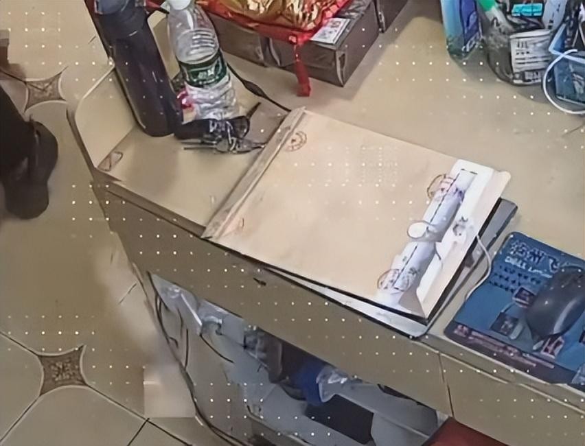 学生档案被父母拆了,女儿毕业档案被妈妈私拆抖音号