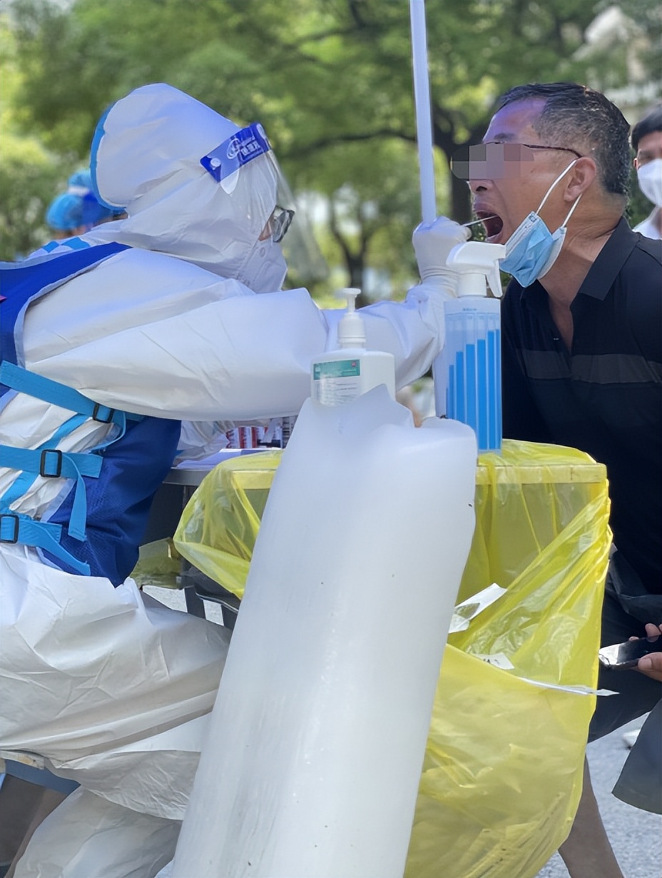 明后天又是40度！上海KTV疫情已感染305人！12区发布大筛通知！又有人开始抢菜了？