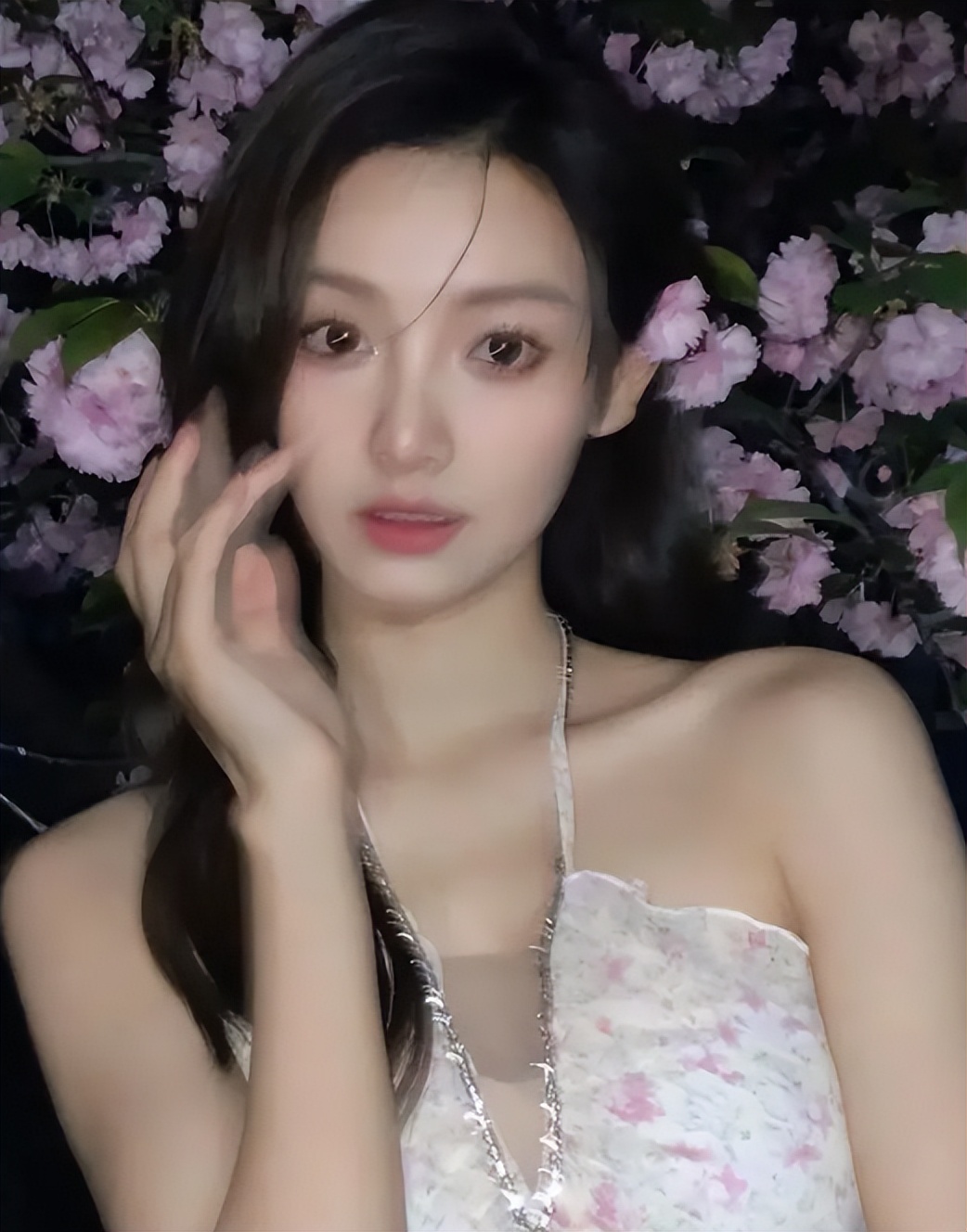 校花女神闯NBA主持界火了！纯欲天花板，高学历逆天颜值羡煞旁人