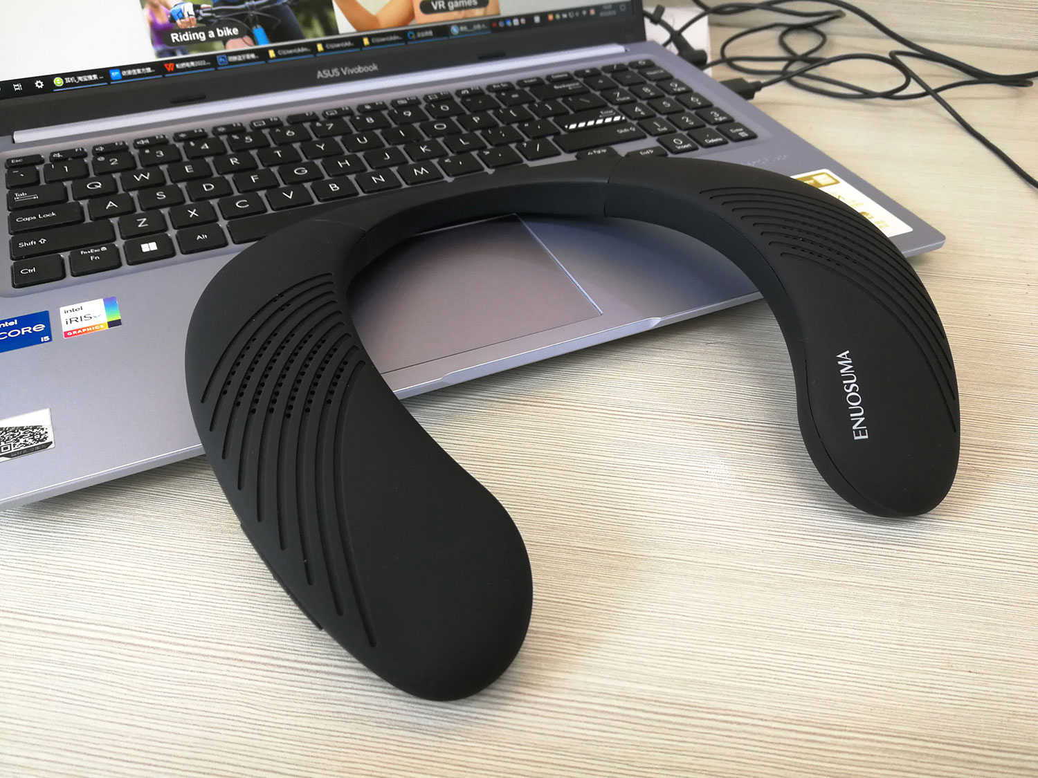 便携颈挂式蓝牙音箱,挂耳式蓝牙音箱