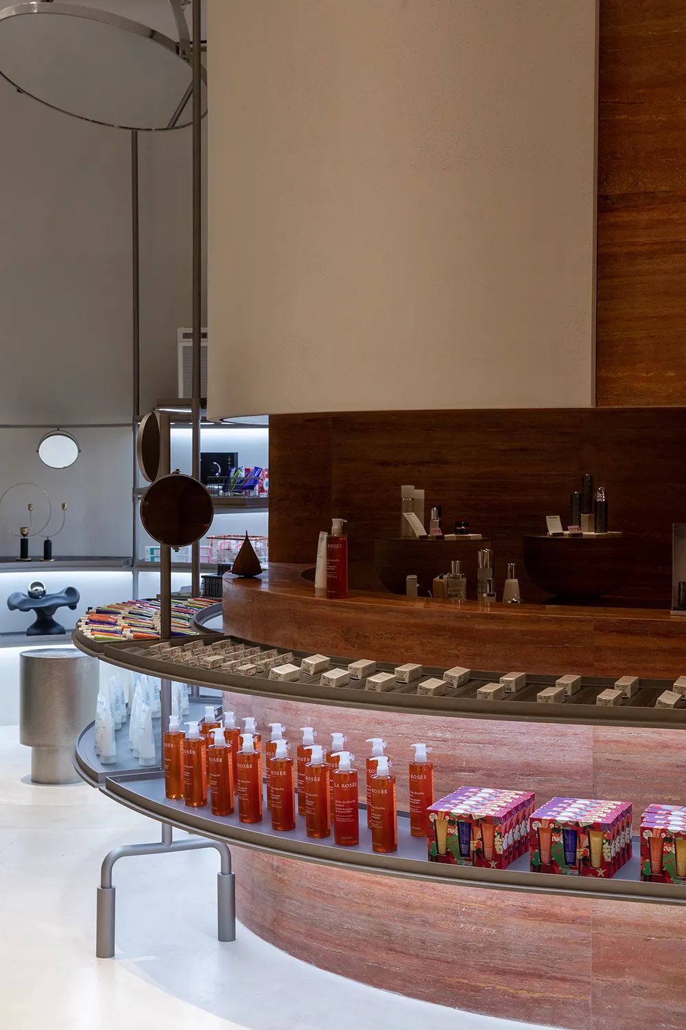 先锋派JOYCEBeauty：一代时尚女王和她的美妆伊甸园