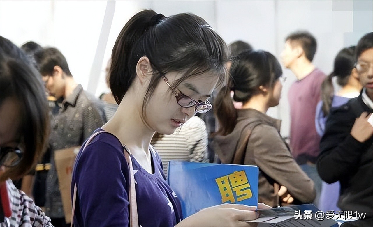 中国邮政招200人六险二金正式工,邮政5险一金招聘