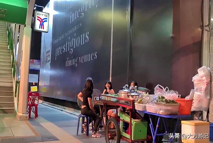 泰国曼谷适合逛街吃小吃的地方,泰国曼谷美食街边小吃