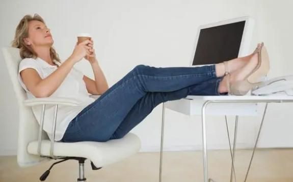 左手后背肩胛骨处疼痛是什么原因,右胸口和右后背肩胛骨缝隐隐疼痛