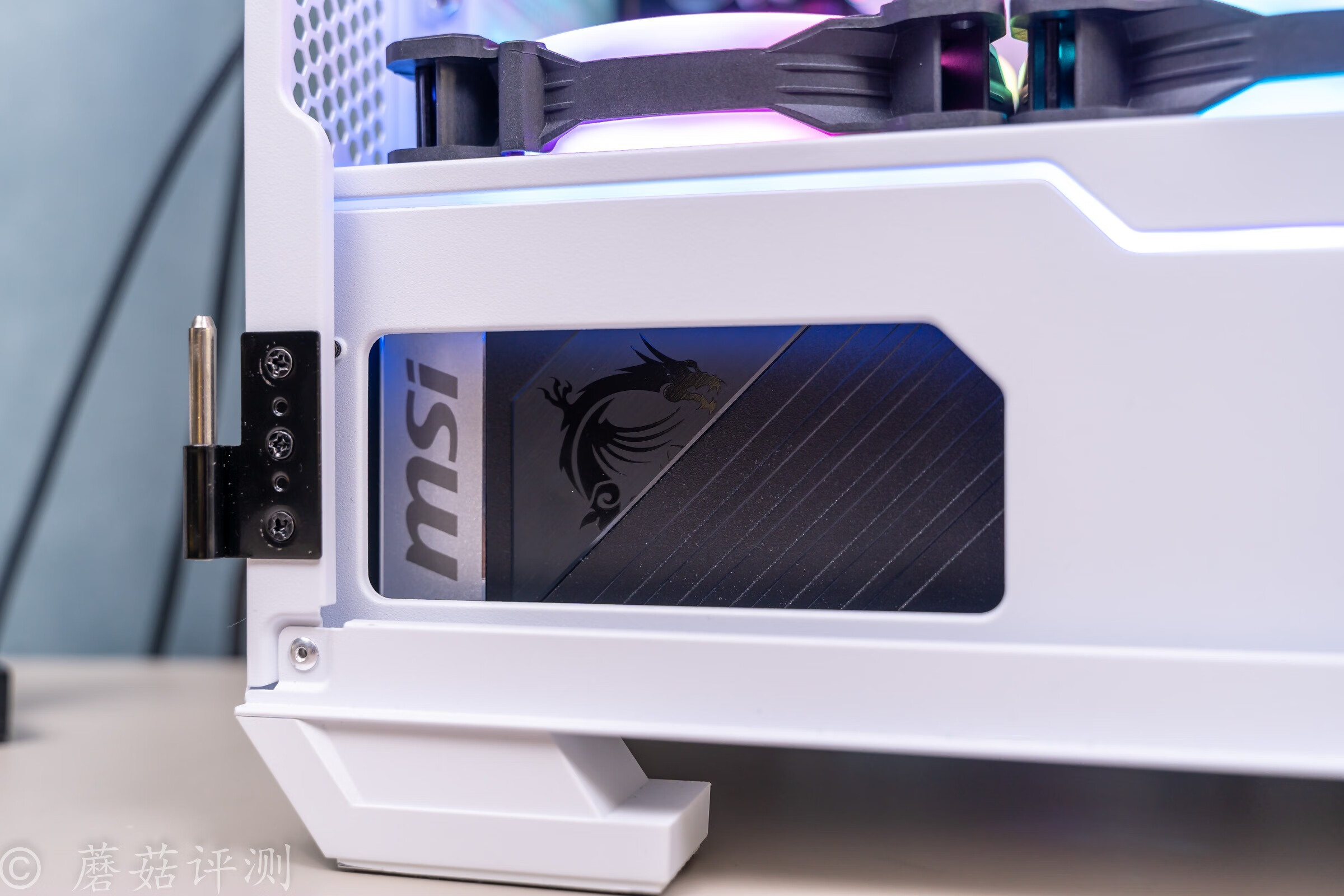 一正一反，轻松定义你需要的风扇风向，Tt耀影SWAFAN12机箱风扇