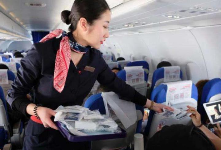 坐飞机提供哪些服务是免费的,坐飞机免费的服务有哪些