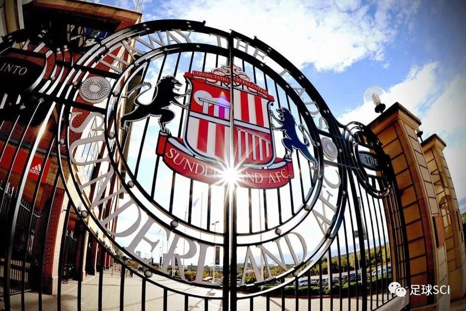 浮沉于巨浪中的“黑猫”桑德兰，在漫长的季节里向上活着