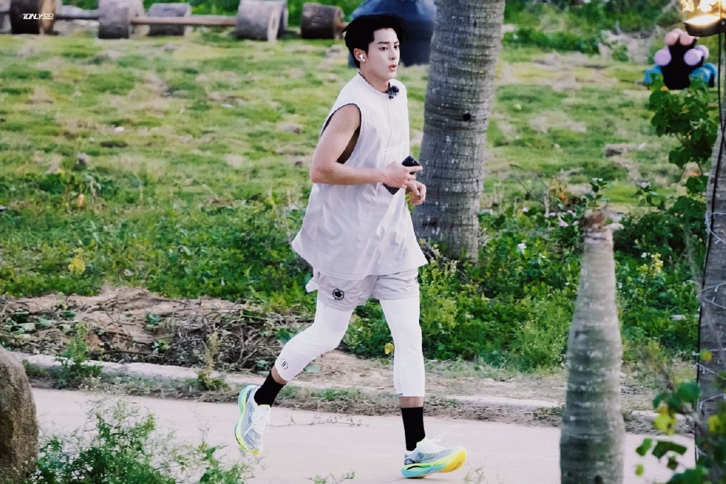 时装周秀场直击高级感穿搭,2019时装周秋冬流行服装造型分享