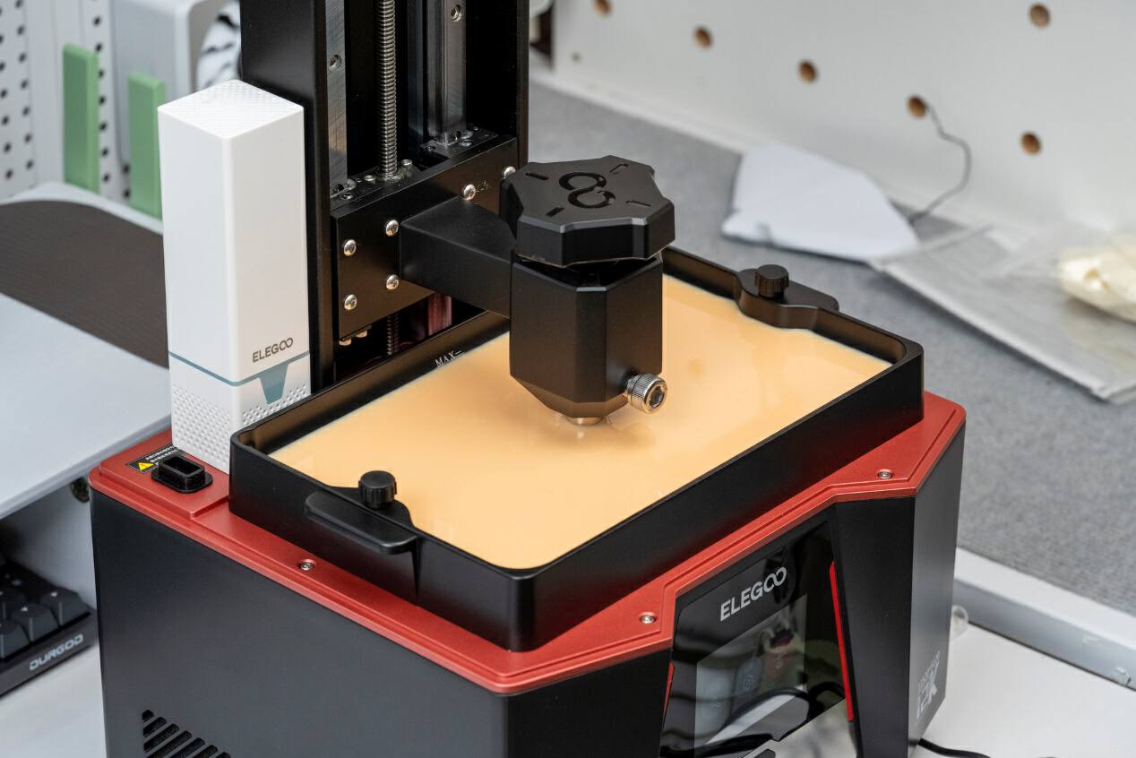 为了老头环雕塑连肝48小时,ELEGOOSaturn3光固化3D打印机评测