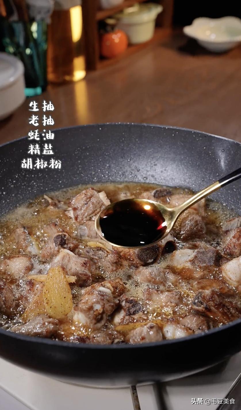 是时候安排顿肉肉吃了，生炒排骨给孩子加餐营养健康