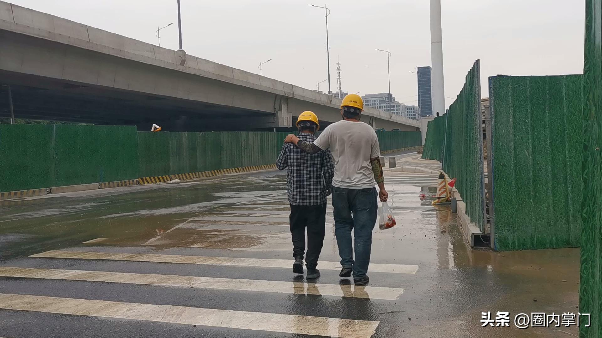 与其说都上大学了，谁回去种地，不如说何不食肉糜？
