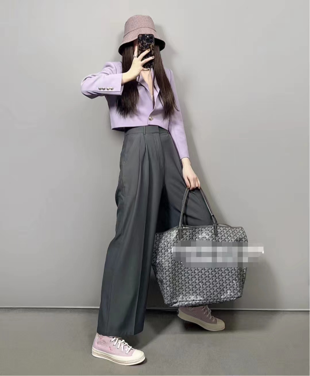 有垂感的灰裤子怎么搭配,有垂感的灰色裤子怎样搭配