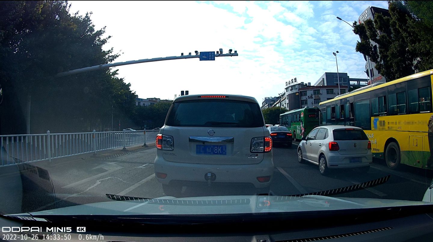 360g900和海康威视c8夜间行车对比,海康威视与360行车记录仪哪个更好