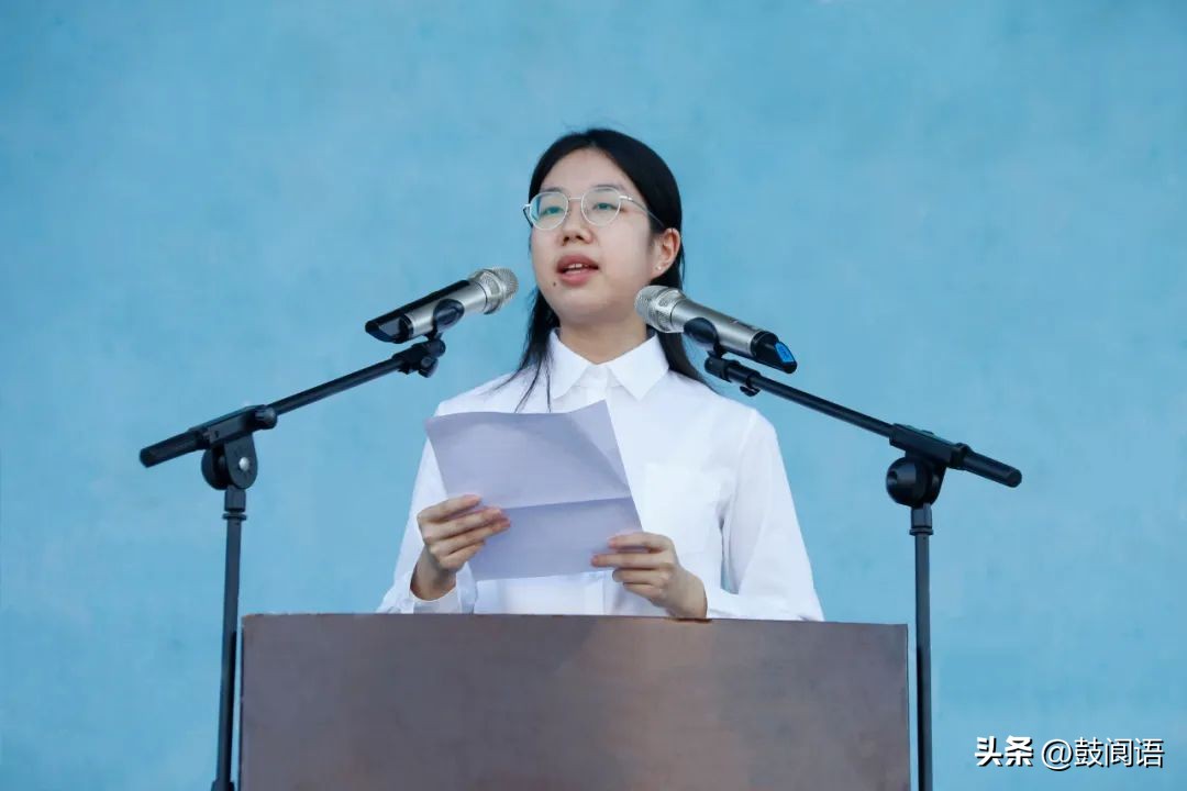 阆中中学举行2023年秋开学典礼暨学生表彰大会