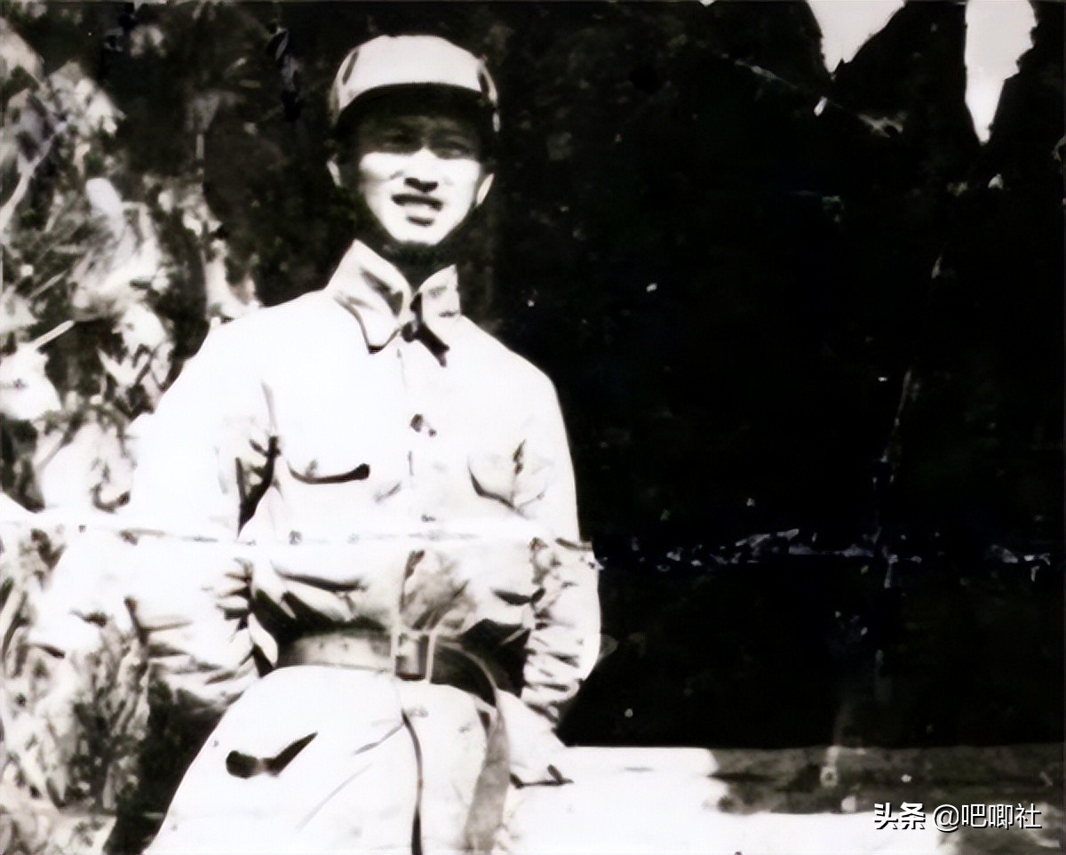 二野9位军长，他算是被越级提拔起来的，邓政委：压一压你的傲气